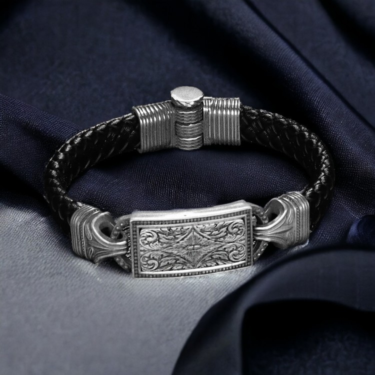 MEN'S 925 STERLING SILVER LEATHER BRACELET WITH PEN-ENCRAFTED DESIGN