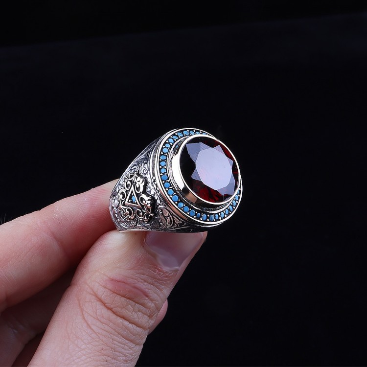 МУЖСКОЕ СЕРЕБРЯНОЕ КОЛЬЦО 925 ПРОБЫ С КРУГЛЫМ КРАСНЫМ КАМНЕМ